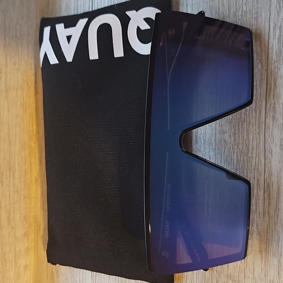 Quay Spotlight Sunglasses - Picture 2 of 6